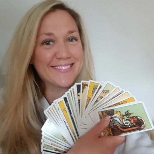 Madeleine is an intuitive psychic and tarot reader with 10+ years’ experience offering guidance in love, career, and life through mediumship.